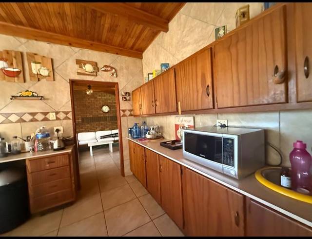 3 BEDROOM HOUSE FOR SALE IN VANDERBIJLPARK SE 2